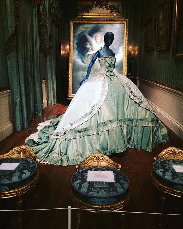 アート・デザイン・音楽 HOUSE STYLE: FIVE CENTURIES OF FASHION House Style: Five Centuries of Fashion at Chatsworth — CoutureNotebook